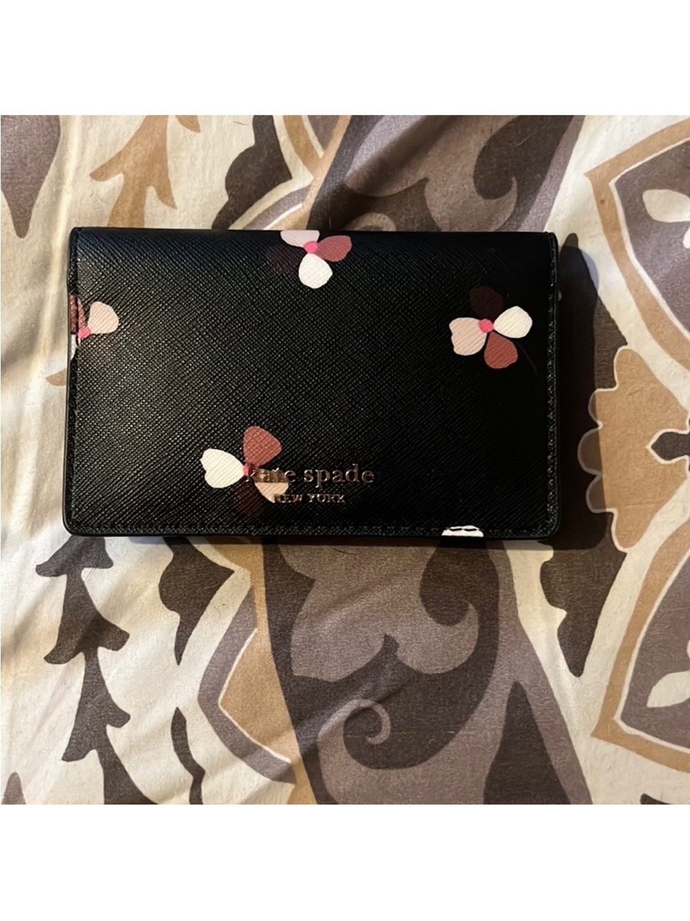 Kate Spade ♠️ Black floral Ditsy wallet
Great used condition